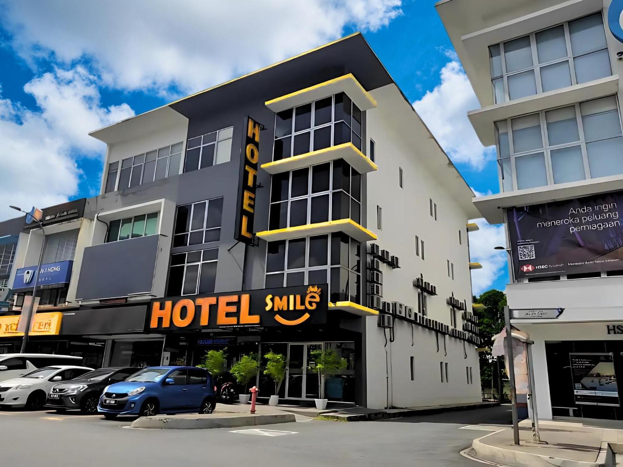 Smile Hotel C180 Cheras Selatan Exterior photo